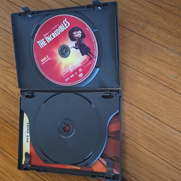 Disney collectors edition Finding Nemo and The Incredible - Picture 9 of 9